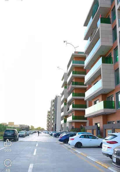 شقة للايجار في مجمع جوهرة المحيط السكني في الكاظمية 
مساحة ١٧٠ متر مربع مطلة على جهة البستان طابق الخامس 
تحتوي على غرفتين نوم و٣ حمامات ومطبخ وصالتين
فول خدمات 
كهرباء ٢٤ ساعة  مع توفر مكان لوضع النفايات في كل طابق 
تبريد مركزي 
الشبابيك دبل جام  والبناء كوالتي عالي 
المجمع يحتوي على سكيورتي وجم ومسبح وسوبرماركت ومخبز ولوندري 
الموقع ( الكاظمية /خلف مرور الكاظمية) 
للاستفسار ***********
