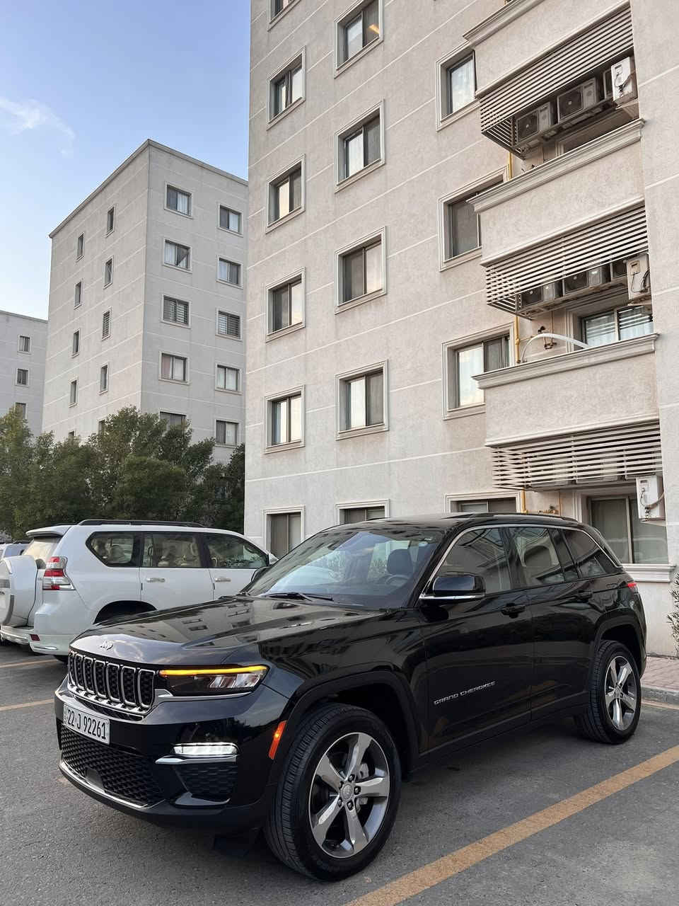 السلام عليكم …🌹🔥
للبيع جيب گراند شيروگي #لمتيد بلاص موديل 2022 شكل الجديد خمسه راكب 6 سلندر  ( كلين تايتل مكفوله كفاله عامه حتى دعاميات) كندي استيراد خاص دخول عن طريق منفذ ابراهيم الخليل . السياره فول مواصفات للاخير ١/١ لمتيد بلاص ٣ شاشات لون اسود #ميتاليك هذه لون يجي بس بالفول مكفوله عام بدي وميكانيك مكفول برغي ممفتوح بيها وخاضعه لفحص من قبل شركه بدي كار بيه سونار جديد كتلوكاته وغراضها وسبير مملعوب بيهن ابد وتقرير ساحبه موحود عندي ماشيه 40mi رقم اربيل هزه وفحص كله جديد سياره حرفيا بوضع الوكاله مقدمة السياره مغلفة PPF وبيه ارضيات رزلاين اصليه مختومه مال جيب دهن وفلاتر كله من شركه هارلم …..
مواصفات ..
________________________________________
بصمة 
بانوراما
رادار امامي
رادارات جانبيه
نطام خروج عن مسار
شاشه بلدشبول مقعد الصدر
داخل جلد اسود
كشنات الاماميه كهرباء
كشن السايق ميموري خزن
تدفئه بالكشنات الاماميه
استرين تدفئه
كير ٨ نمر
شفتات استرين
سستم سماعت Alpine Premium النوعيه الجديده
دمام خلفي
مودات قياده اربعة  / SPORT / SHOW / AUTO / 
داخل صاج ملكي
انارة محيطيه داخل الغرفه 
شاشه كبيره حجم 8.5 أنج مفتوحه جميع الاوبشنات
كامره خلفيه دواره فول HD 
حساسات خلفيه 
اوتو ستوب 
نظام ترحيب ذكي
كشافات زينون 
لايت داينمك نظام MetaRex التقنيه الجديده 
مري قلاب ع بك
نظام المري معتم ذكي
نظام اطفاء السياره عند الوقوف لفتره طويله
تشغيل عن بعد
وبعد بيه مواصفات اكثر واني ذكرت الرئيسيات بلفول اخوان كل تفاصيل شرحته ومسويله فحص سونار وراح ارفق رقم شاصي لتاكد من مصداقيه سونار فقط رصعتين اكو ومتنشاف ابد ع مقدار اصبعين فقط اله بالاشعه مال سونار يلا تنشاف وتقرير كندي موجودات واتساب الي يحب ادزلهيا ومثل مذكرت مكفوله عام بدي وميكانيك ع وضع الشركه حرفيا  واسف ع  الاطاله وعارضه بسعر مال بيع …
مكاني بغداد / حي الجامعة
السعر 375 ورقه وبيه مجال بسيط كلش
للاستفسار اكثر / ***********
تحياتي 🌹
