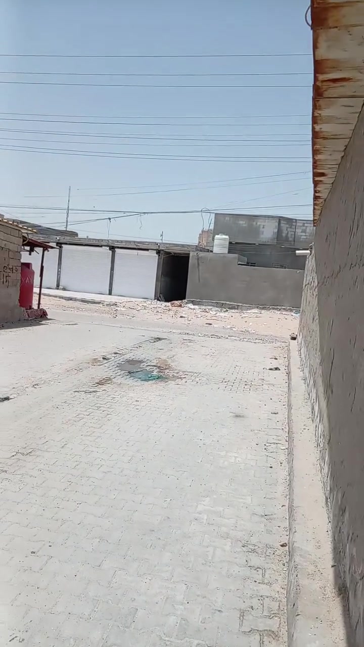 بيت تجاوز المساحة أكثر من ٢٠٠ متر بيه اربع غرف واستقبال وحمام  وكراج ومحلات اثنين العنوان النومة شارع جرف الملح قريب على الشارع الإطفاء الرئسي السعر ٣٠ مليون ***********
