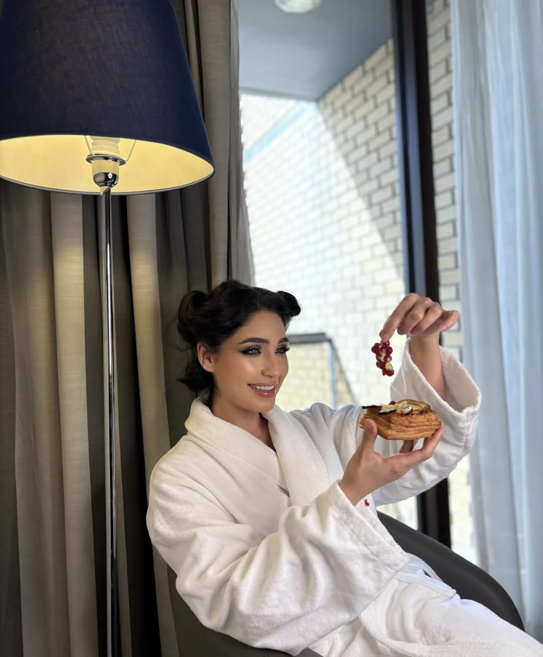 اعمال الماكيره زهراء للفنانه ساندي
صالون نزاكه للسيدات .. ديوانيه..ام الخيل السايدين قرب مأكولات الكوخ
حساب الانستا  👇👇
     flawless.zahraa  الماكيره زهراء
Salon__nazamaa  السنتر 
*********** واتس🥰
