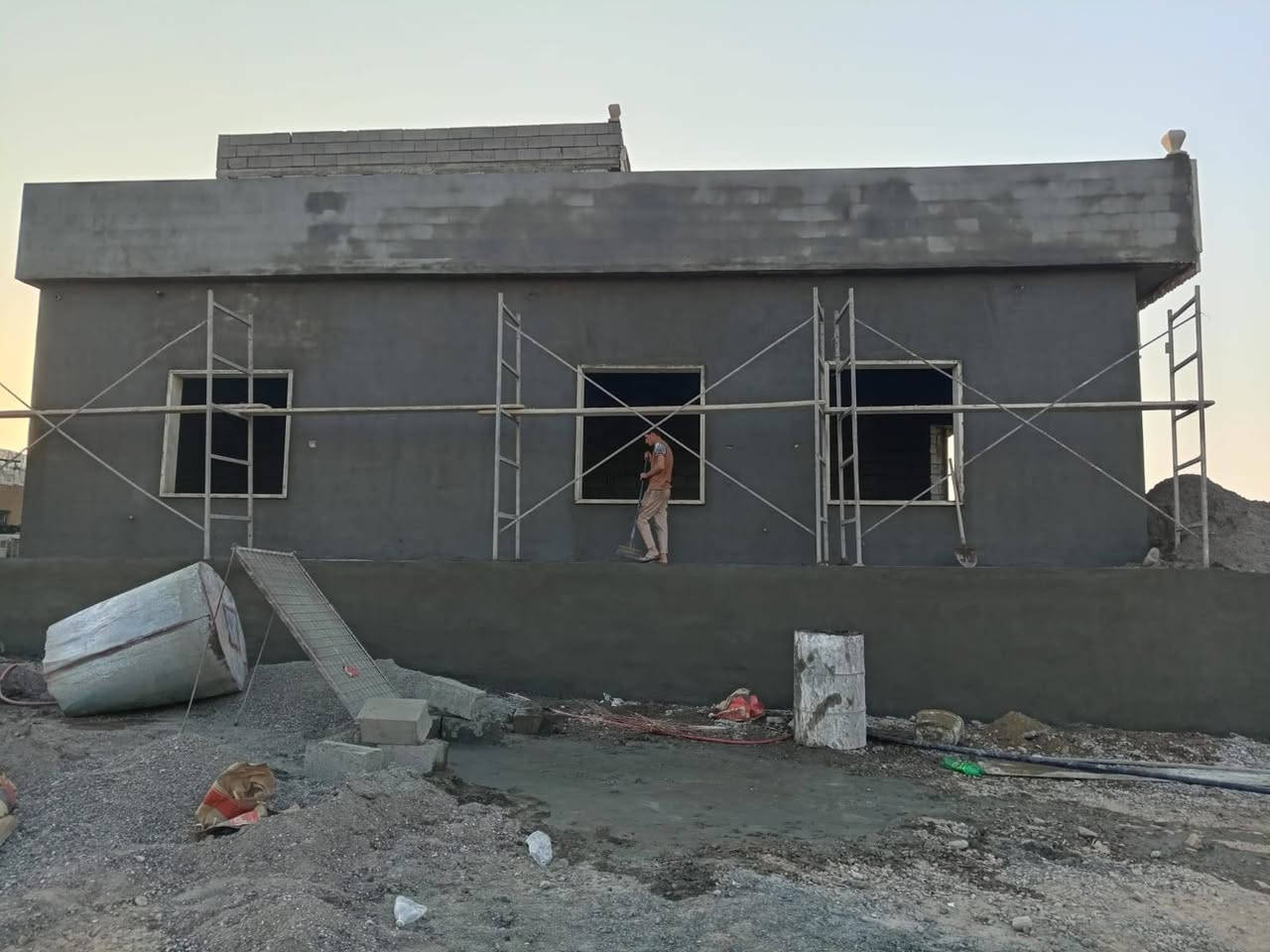 السلام عليكم يوجد كادر لبخ اسمنت وجص شغل شرط درجه اولى بيت سياج مخازن الاتصال على الرقم ***********
