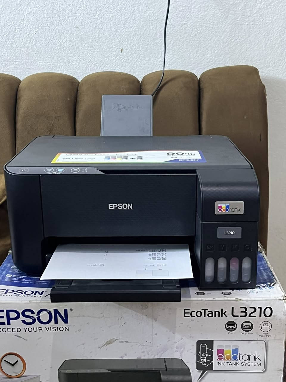 السلام عليكم طابعه ايبسون L3210 حقن خارجي اسكنر استنساخ ملون واسود وابيض سحب صور بدقه عاليه الطابعه جديد بلكارتون عدادها 40 ورقه بعدها جديده الطابعه ملحقاتها كارتون وقرص تعريف وكتلوكات الطابعه سعرها 150 الف شراي اتصل  ***********
