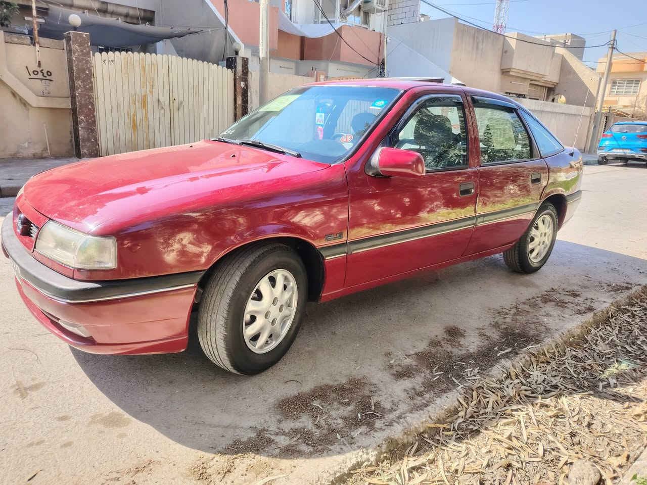 للبيع فكتره موديل 93 حجم 20 كير تومتيك محرك وكير شرط السياره صباغ عام للجماليه شرط بدون ضرر السعر 52 بي مجال استفسار اخر عل رقم ***********
