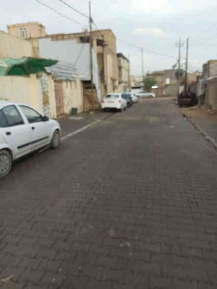 بيت للييع 100 متر مربع شارع 20 على ساحه مقابيل مدرسة قريب على شارع قنبر رقم العقار 53380
السعر 85 وبيه مجال بسيط 
***********
