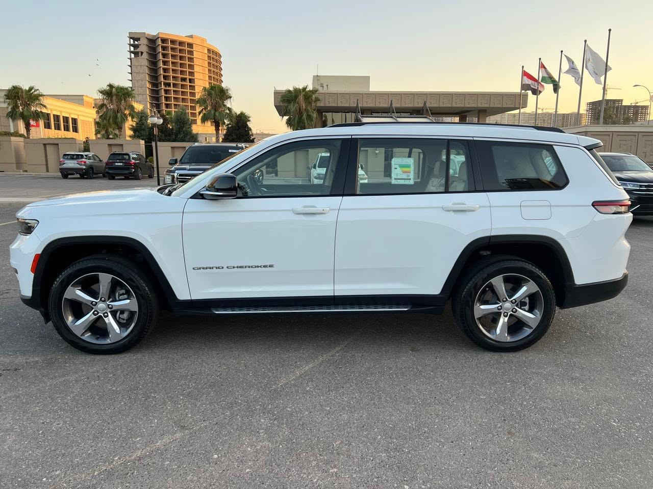 Jeeb grand Cherokee L
2022
كلين تايتل خليجي وكيل هارليم 
ماشي ٣٩ الف مايل
موصفات معروف فول لمتت
عنوان أربيل
سعر ٣٤٥ $
***********
