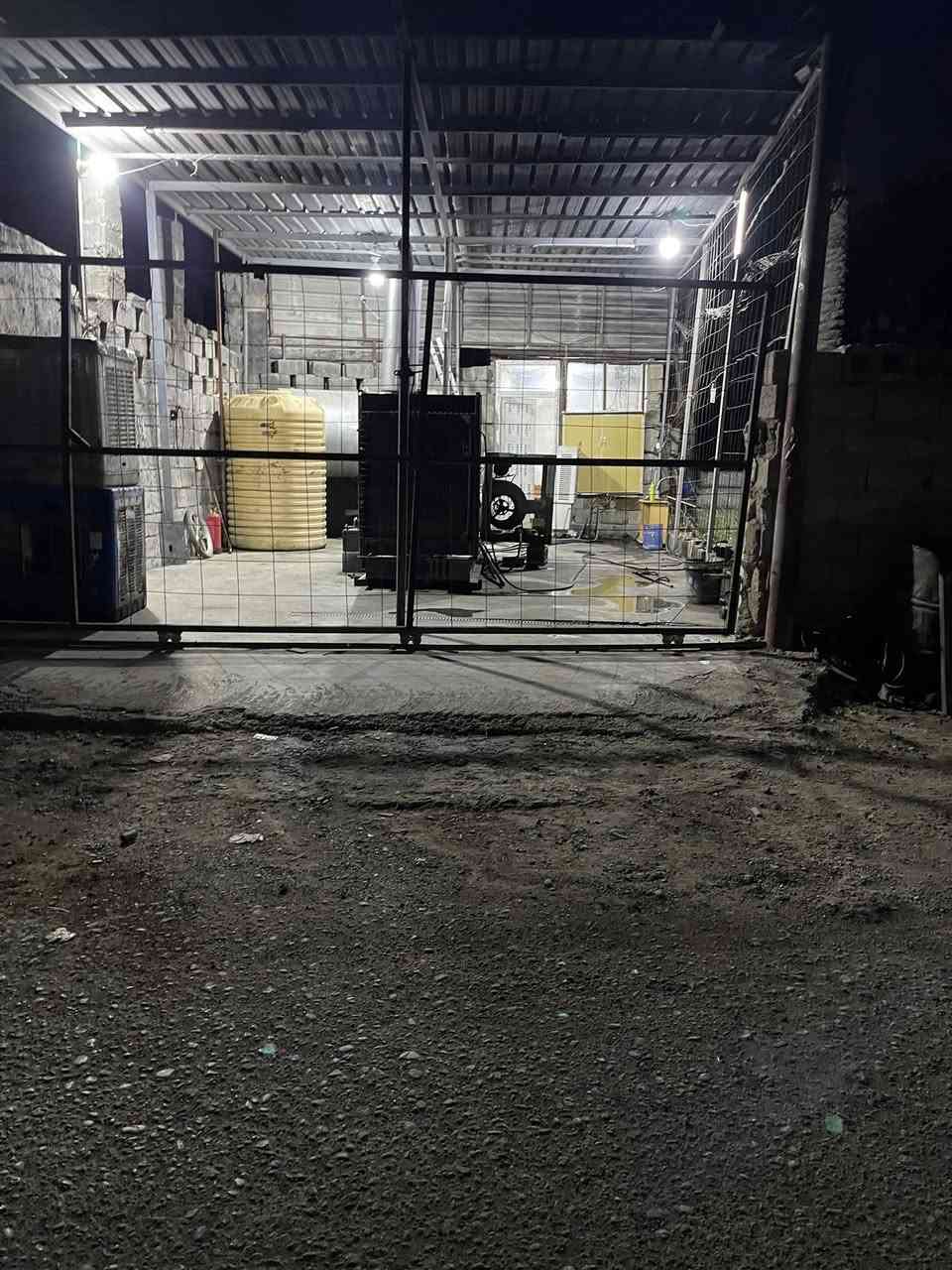 موقع مولده للبيع بي مكينه كمنز 5ونص حمل بصيف 700شته 550وقابل للزياده الارض اجار50ألف+10نبيرات لبوالبيت ضفاير كابينات كله جديده بي اجازه 200كي في خابرني الموقع بلحديد القديمه ***********
