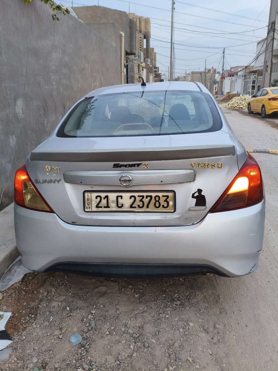 نيسان صني موديل 2015 مكفولة من الحادث والشواصي نظيفة بيها بارد بالجاملغ الامامي 
محرك جديد ستوني شادة كير حدادية نظافة 80 بالـ100 سيارة ناعمة مال جناي رقم سليمانية انكليزي بأسمي تريد تحويل تريد وكالة رقمي *********** والسعر 85 وبيها مجال بسيط المكان النجف حي ميسان
