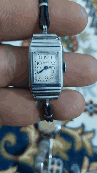 ساعة سويسري قديم البيع سعر خاص رقم ***********
