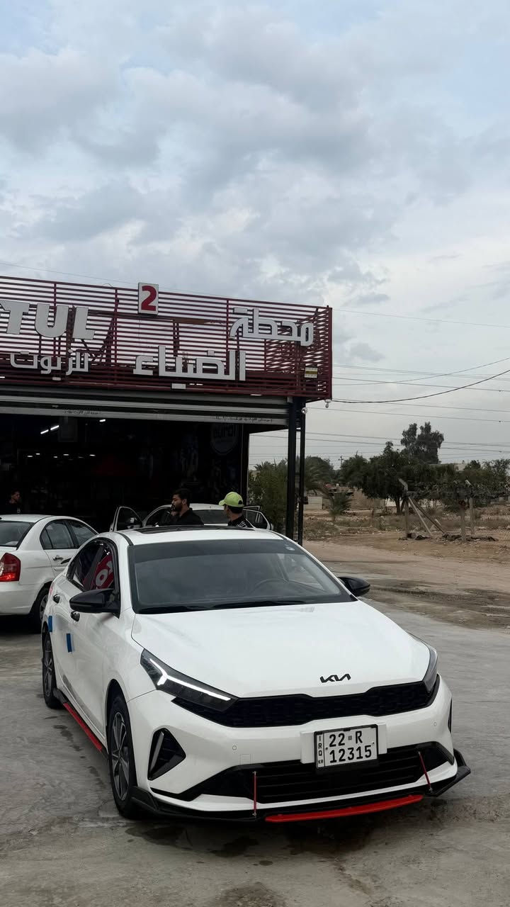السلام عليكم k3 للبيع موديل 2024
🚘 موديل: 2024
⚙️ محرك: 1.5 لتر (115 حصان)
🔄 ناقل حركة: CVT أوتوماتيك
⛽ اقتصادية جدًا في استهلاك الوقود

المواصفات:
✅ شاشة 10.25 إنش
✅ عدادات رقمية
✅ تشغيل بصمة ودخول ذكي
✅ فتحة سقف
✅ كاميرا خلفية
✅ حساسات خلفية ومامية + كامره خلفية
✅ مكيف أوتوماتيك
✅ مقاعد جلد
✅ جنوط ألمنيوم
✅ نظام الثبات الإلكتروني (ESC) وABS
✅ 6 وسائد هوائية
السياره علية اضافات (لدات كاملة داخل سياره+سبايدر خلفي +مري باتمان + مطريات +لحية امامية وجوانب وخلفية+غطة بانزين اسود +مسكه ابواب سود)

📞 للاستفسار والتواصل: (***********)
💰 السعر: (142)
مكاني النجف
