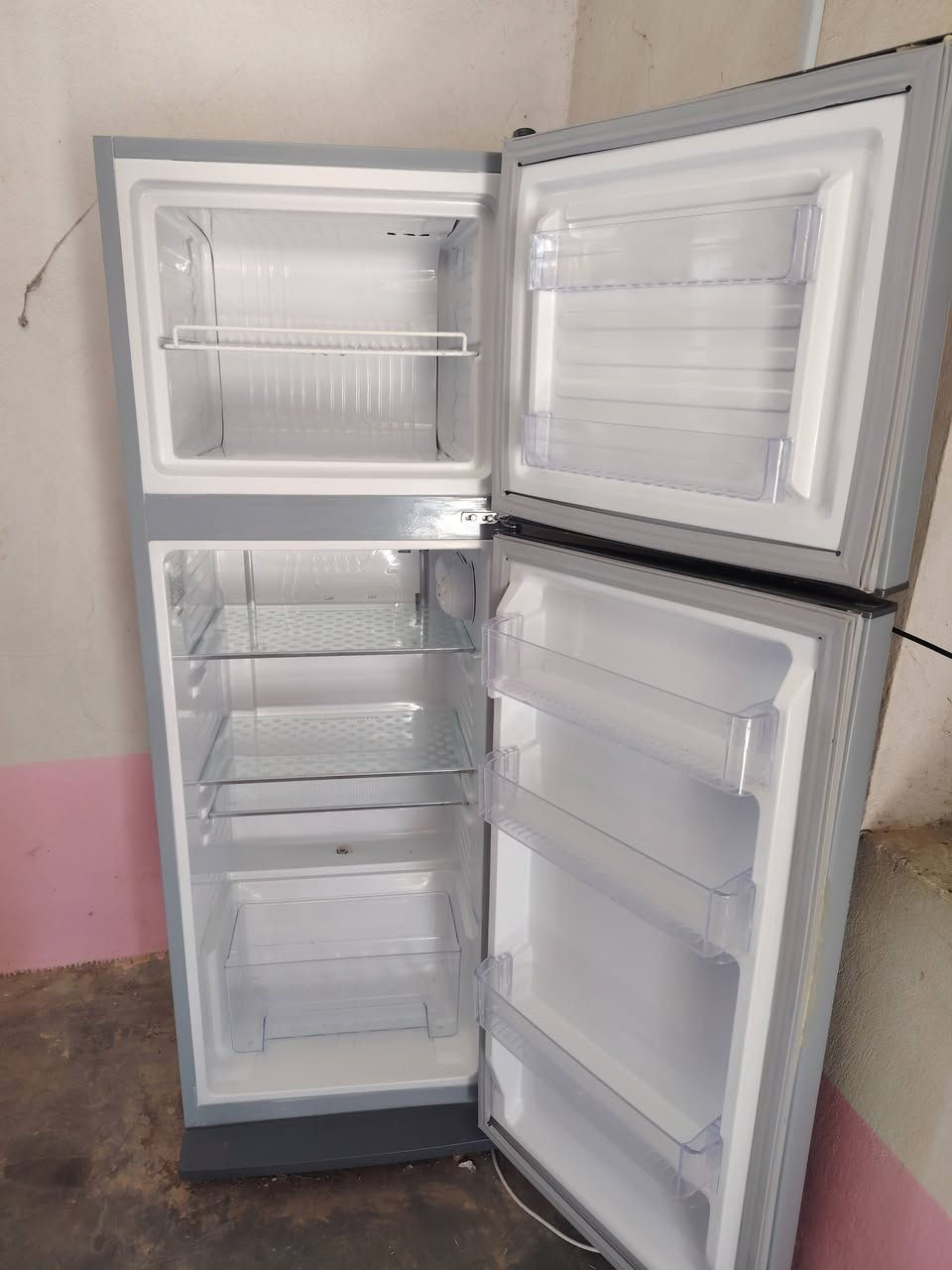 ثلاجه للبيع شرط فول نضافه
تجميد فول مستخدمه قليل #الرمانه_شط_العرب سعر 260
تواصل خاص او ع رقم ***********
