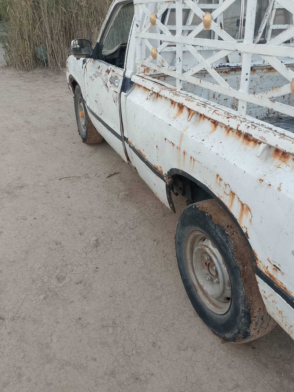 السلام عليكم للبيع بيكم تويوتا 82 ورثه المكان واسط دبوني محرك جديد سياره جاهزه السعر مليون ونص   ***********

