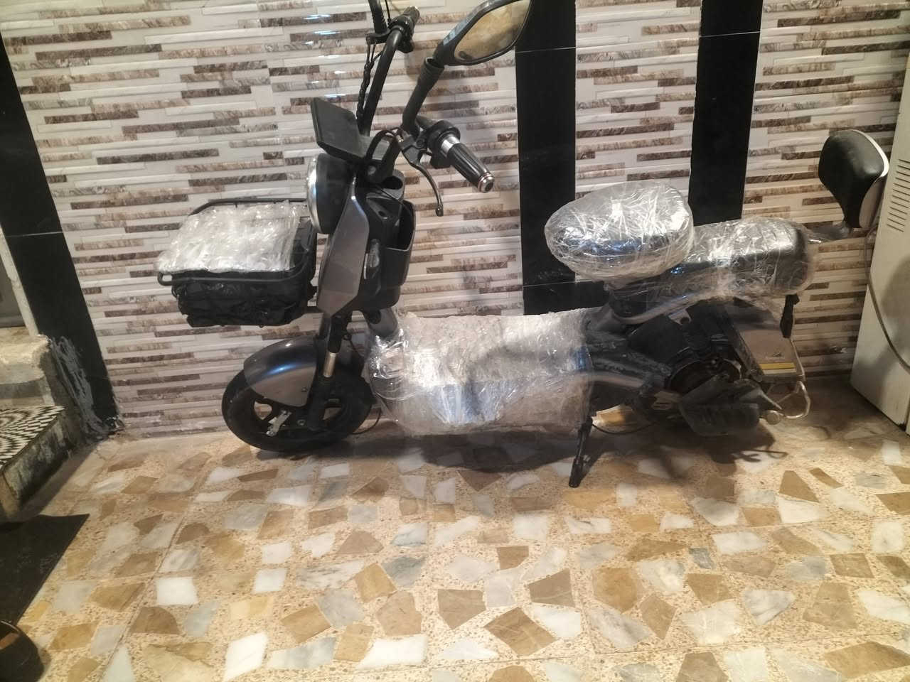 السلام عليكم ماطور شحن حجم14 السرعة 60 حقيقي للبيع السعر 250 للتواصل ***********
