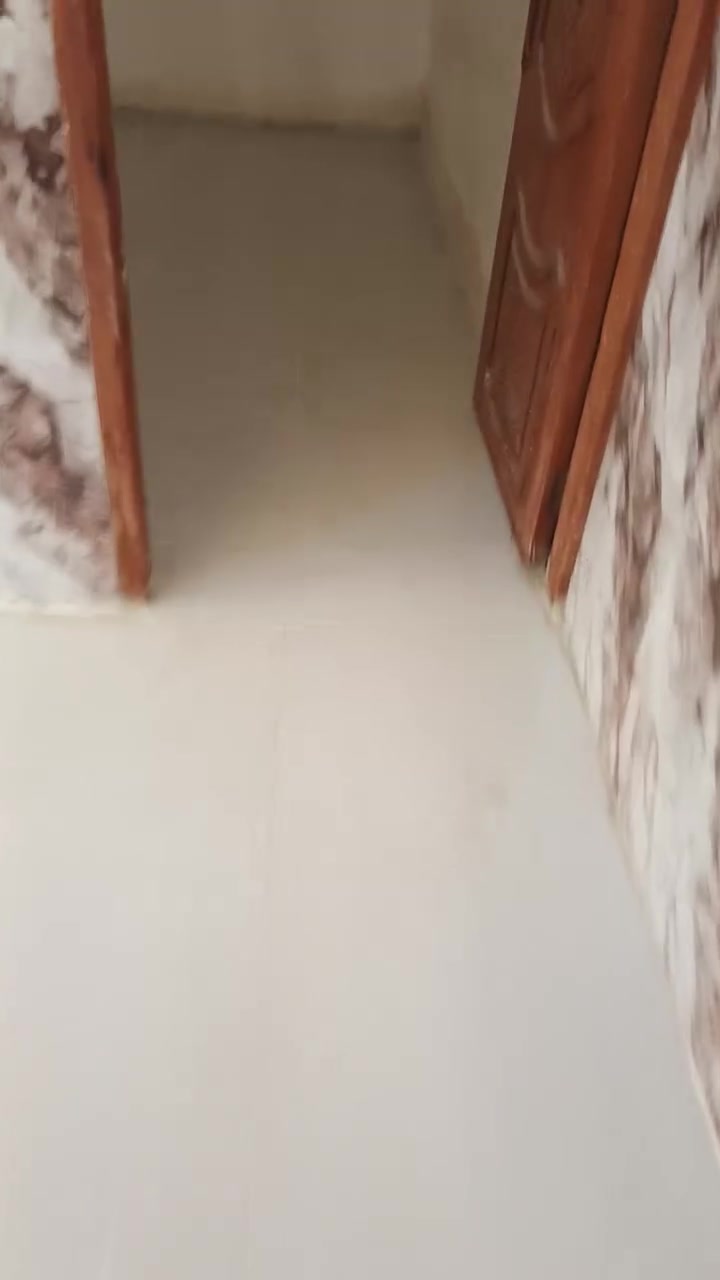 خلفه سراميك ارضي وجداري
*********** متفرغ حالين
