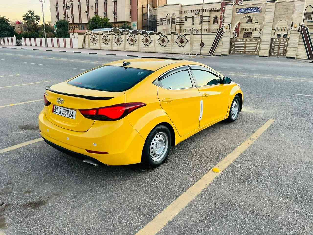 السلام عليكم للبيع هونداي لنترا مديل 2015 وارد أمريكي حادثه جاملغ فقط  مكفوله كفاله عامه من ضربه وتبديل فول موصفات وحد على وحد موصفاته فتحه شاشه كامره اربع بصمات تحكم كشنات جلد + تدفه دخل رصاصي صاج اشاير بل مري اناره دخليه بلاد مكينه 1800  رقم بغداد نكليزي سنويه لغاية 28 مصفره هيه وغرمات السياره جديده حيل وجاهزه واي نقص مابيه كير مكينه مكفولات حداديه تخم تاير تدفه تبريد ثلج السعر 114 لاستفسار اكثر لاتصال على الرقم *********** مكان السيارة كربلاء مكلف بل نشر
