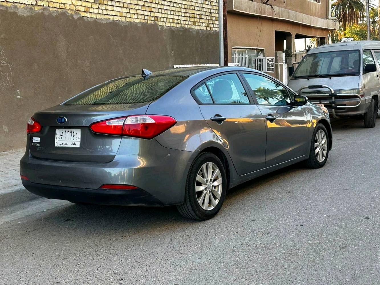 سلام عليكم
كيا فورتي 2016 وارد أمريكي حادث خشم جاملغ أمامي فقط بدون دواخل الغود شواصي مكفولات سياره كفاله عامة من صبغ ضربه تبديل سونار منشور محرك1800دوش مرغوب لا تنقيص ولا تبخير ماشية 193 حقيقي تخم تاير جديد تبريد شغال حداديه فولل 
رقم بغداد ألماني مشروع وطني سنويه لل2027 ما عليه غرامات
مواصفات نص فول
فول تحكمات استرين 
كامره رجوع R
شاير بلمري 
نظام ايكو + مانع زقاق 
تقليل وقود 
محرك 1800دوش
باقي بيه مواصلة هواي العنوان بغداد الرصافة السعر 113 بية مجال الشراي رقم هاتف ***********
