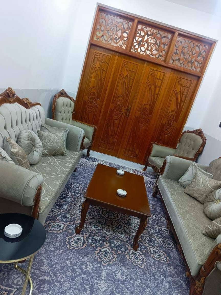 بيت ١٠٠م زراعي بسديناويه مقابل مدرسه صفي الدين
بناء حديث 2026 درجه أولى بمعنى الكلمه
طابوك وصب كونكريت بورسلين هندي
أبواب صاج تسكام
أبواب حديد وشبابيك تسكام
البيت ولا غلطه 
جاهز من للاخير
البيت فارغ حالياََ 
غرفه وصاله ومطبخ ودوانيه وحمامات داخليه وخارجه
خدمات كامله ماي ومجاري وكهرباء وشارع ٩م
سعر ٦٨ قفل بدون عمله 
***********
