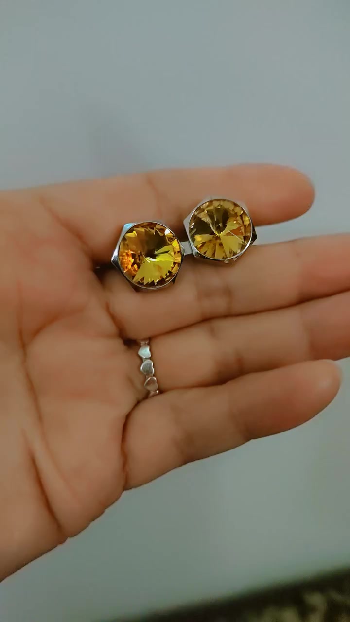 عندي ذولي الكلفنات اصليات طلاء ميتغير لونه مابيهن ختم ولاينجذب للنغناطيس حجر كرستال نقي
لاهل الكشخه واليحبون الترتيب  
سعرهم ٣٠ مع التوصيل ولتكول هواي الي يستخدم هذه الفيكة باناقته يعرف قيمتهن ويعرف الاصلي


**إذا كنت صاحب هذا الإعلان وتريد حذفه لأي سبب، رجاءا أرسل رسالة إلى الدعم الفني**