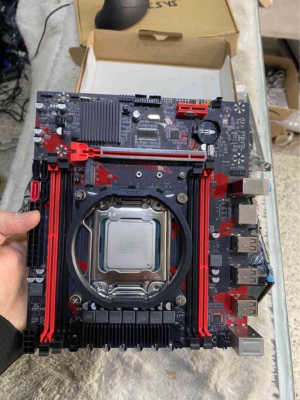 مەزەربۆردی: MACHINIST X79 S7 (M-ATX) 
• سی پی یو: Intel Xeon E5-2650 V2 (8 Cores / 16 Threads).
• پشتگیری ڕامی DDR3 دەکات و دەرچەی NVME M.2 هەیە بۆ هاردی زۆر خێرا.
• گونجاوە بۆ گیمینگ و کارە قورسەکان بە تێچوویەکی کەم أربيل, العراق


**إذا كنت صاحب هذا الإعلان وتريد حذفه لأي سبب، رجاءا أرسل رسالة إلى الدعم الفني**