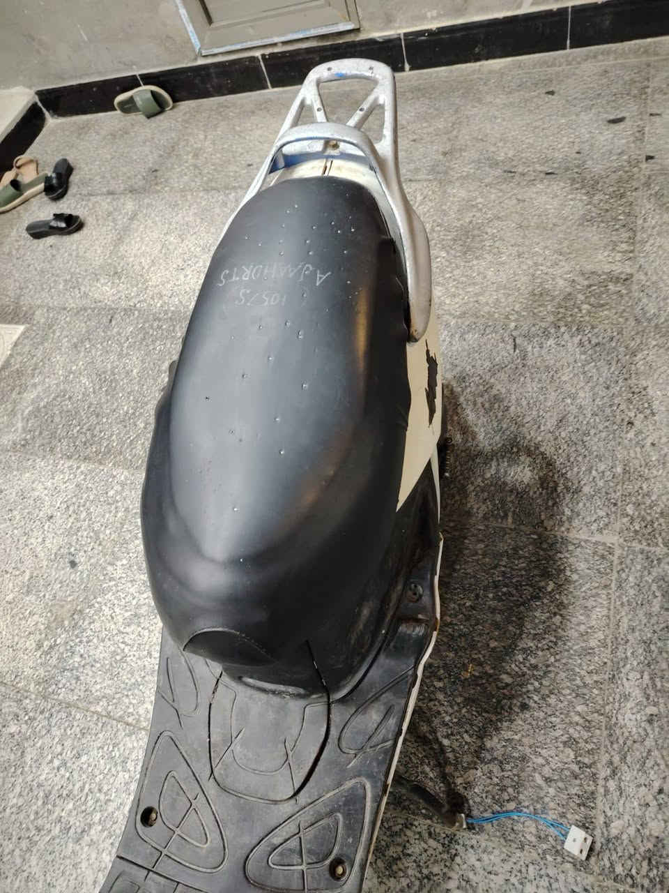 سلام عليكم خوان دراجه اكزز خبط نضيفه ما ملعوب بيه بلاديه كهربائياته كله شغاله تايرت جدد مال باله سعر 300 مكان بصرة حيانيه ***********
