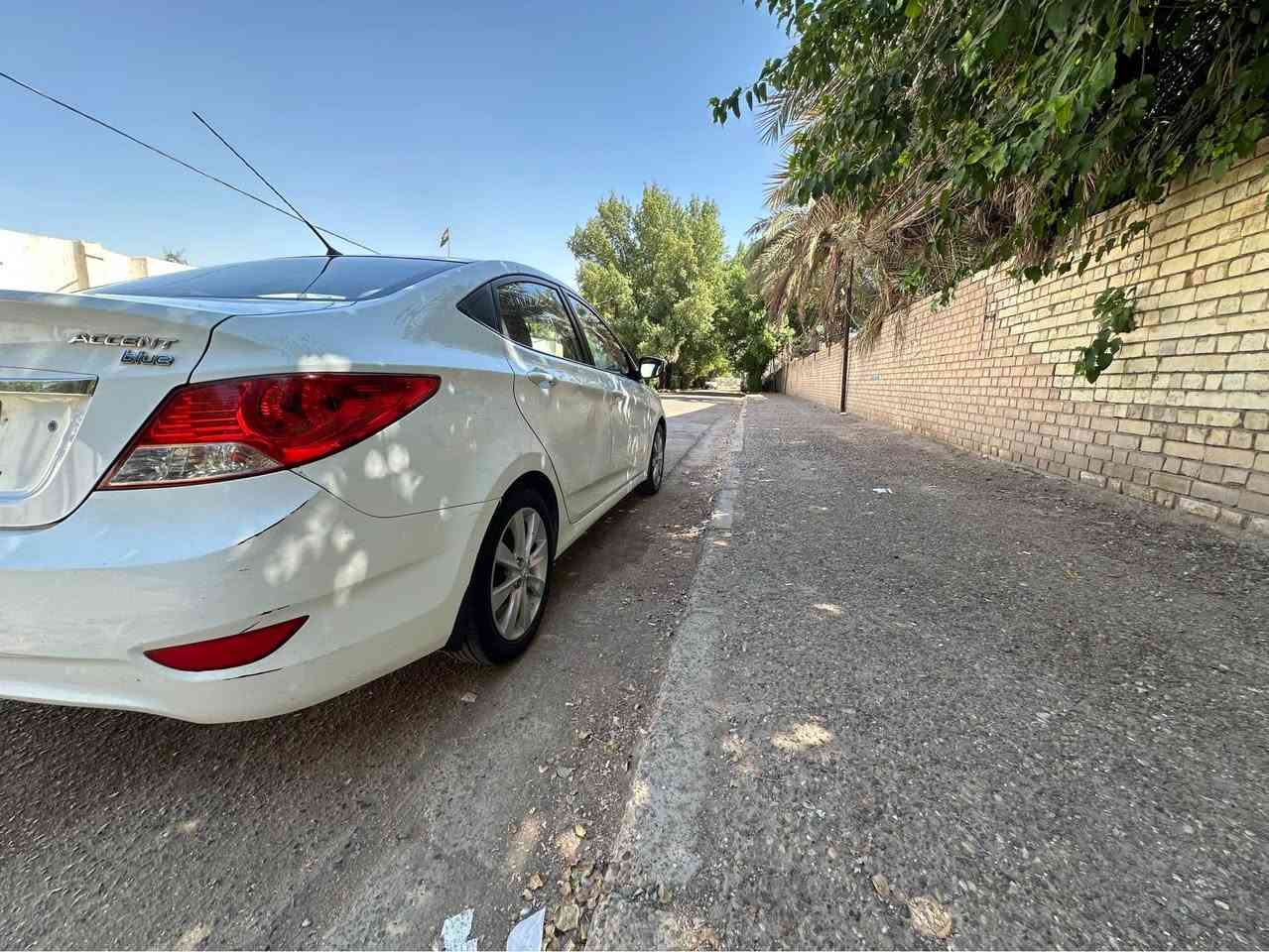 للبيع اكسنت خليجي بلو 2012 فول مواصفات 
محرك 1600 دوش 
ماشية 99400 
كير + محرك بلادي 
تبريد ممتاز 
بيه تعديل بدايه الحاملغ الأمامي الأيمن والأيسر كلش قليل 
باب خلف السائق بيهه طعجة 
باقي السياره تمام 
السعر 92 ورقة وبيه مجال 
للاستفسار الاتصال : *********** بغداد, العراق
