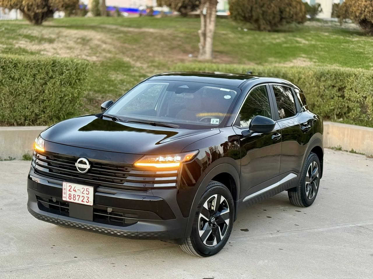 نيسان كيكس SV AWD 2025
 • الموديل: 2025
 • الفئة: SV AWD (دبل اكسل)
 • اللون: أسود
 • عداد المسافة: 4000 الف ميل
 • المحرك: 4 سلندر – 2.0 لتر

الضرر:
 • بدون صبغ (فقط مكان صغير تعديل PDR موضح بالصور)
 • رصعه  بالسقف أثناء النقل
السعر :17900 $(179 $) (قابل للتفاوض شي بسيط بعد المعاينه فقط)

الرقم: بدون رقم – يترقم في المحافظات الشمالية (كلفة الرقم 1600 $ على المشتري)

رقم الشاصي : 3N8AP6CB3SL321721
المواصفات:
 • نظام الدفع الرباعي AWD
 • بصمة أبواب
 • بصمة تشغيل
 • شاشة كبيرة (ستايل آيباد)
       ٠ شاحن واير ليس
       • كامره أمامية
       ٠ كامره خلفيه
       • حساسات خلفيه
 • رادار أمامي (تحديد المسار)
 • رادار جانبي (النقاط العمياء)
 • رادار خلفي (تحذير من الاصطدام)
 • هاند بريك إلكتروني
‏ • AUTO HOLD
‏ • AUTO START
‏ • AUTO STOP
 • أوضاع قيادة:
 • ECO
 • NORMAL
 • SPORT
 • تحكمات على المقود
 والعديد من الإضافات الاخرى 

للأستفسار : (***********) اتصال او وتس او فايبر
 موقع السياره : أربيل

كردي
Nissan KIKAS SV AWD 2025

ماوەی ڕۆیشتن : 3000 ميل

پستۆن: 4 پستۆن 
بزوێنەر: 2.0 CC
 نرخ : 179 $
 بۆیاغ: بێ بۆیاخ
رقم الشاصي : 3N8AP6CB3SL321721
کامێرەی دواوە  - گەرمکەرەوەی کوشن - بەسمە - بالیفی دەست - دیاریکردنی خێرای - شاشە - ئاوێنەی رادار - سیستەمی کلیلی زیرەک - سستەمی ئایفۆن  -
تلفون: ***********
