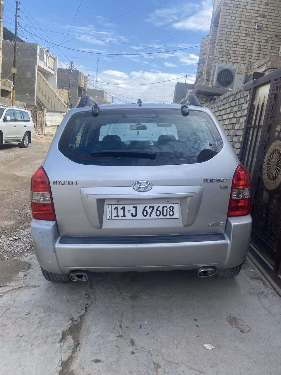 سلام عليكم توسان موديل الفين وتسعه  مكينه سته سلندر  كفاله ماعده نص الدعاميه الخلفيه نصها صبغ كفاله عامه مكينه وكير وكشر لا ضربه ولا تبديل بلاديه فتحه بلسقه  السياره بلاديه كلشي مامفتوح بيها موديل 2009 (***********) مكان بغداد رجأه المو شراي لا ينطي موعد واني بلخدمه
