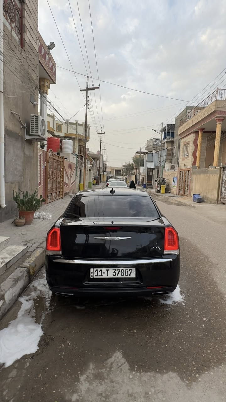 اوباما للبيع موديل 2016 اصل بأسمي شخصياً رقم بغداد مشروع وطني تتحول بكل المحافضات فول مواصفات C 
شاشه كبيره 
كشنات جلد
مري قلاب
دوسه كهربائيه
برده خلفيه
داخل لون عسلي
باقي الواصفات معروفه 
تخم تاير جديد ويل كب حجم 20 الاصلي
لايت زنون شمسي
مكينه 3.600
حدايه جديده
كير جديد
كهربائيات شغاله
تبريد ثلج 
_________
صور الحادث موضحه بالمنشور
القماره نصها بيها صبغ والنص الثاني مابيها شي
والجاملغ والبنيد بيهن صبغ والباقي مكفول
للتواصل *********** بي واتساب 
السعر 170 وبي مجال
