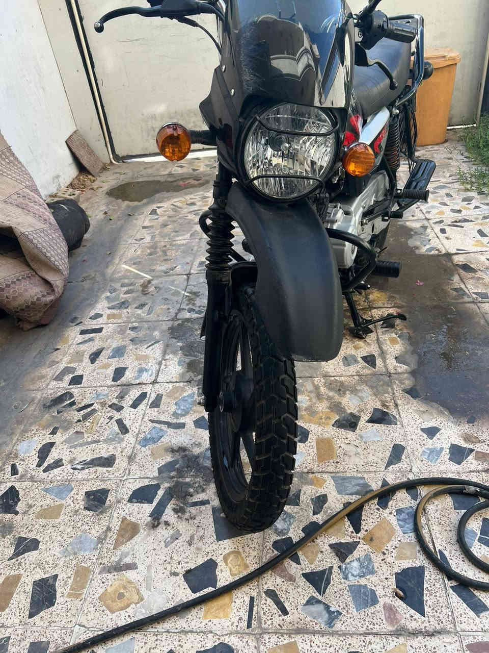 دراجة بوكسر للبيع 
موديل 2024 
ماشية 17 الف حقيقي 
مرقمة كاملة رقم اربيل 
سنوية باسمي 
مامشتغل بيها دليفري فقط يومين 

الدراجة خير من الله كلش حلوة 

بس الشراي وصدك يراسلني 

لحد يشلع كلبي ويجي بس يعامل

( *********** )
