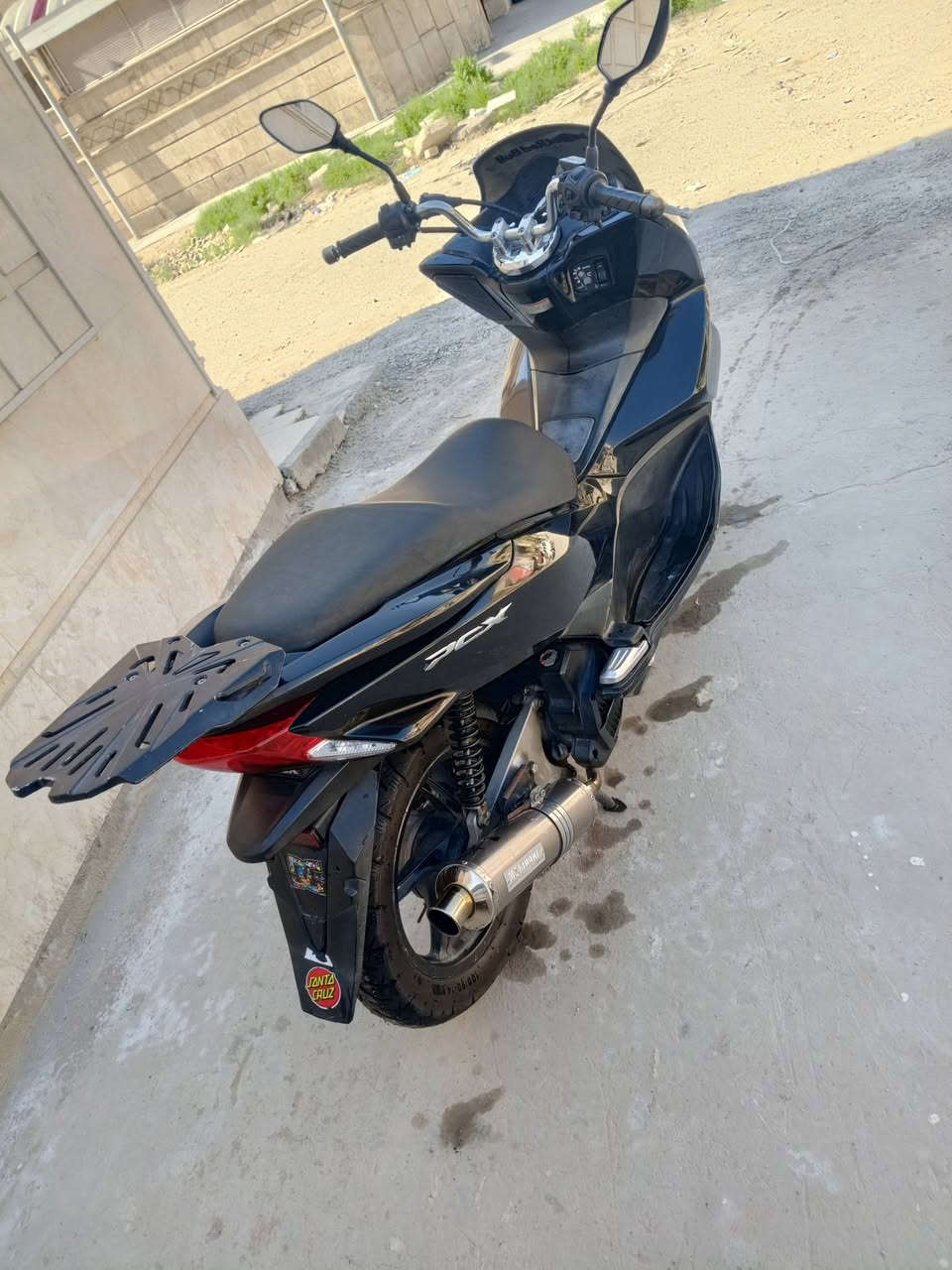 السلام عليكم 
دراجه pcx جيل الثاني ياباني مكينه 150 ستيرن كهربائي مكفولة مكينه وكشر مكاني بغداد جميله سعر  مليون وسبعميه وبيها مجال للشراي ***********
