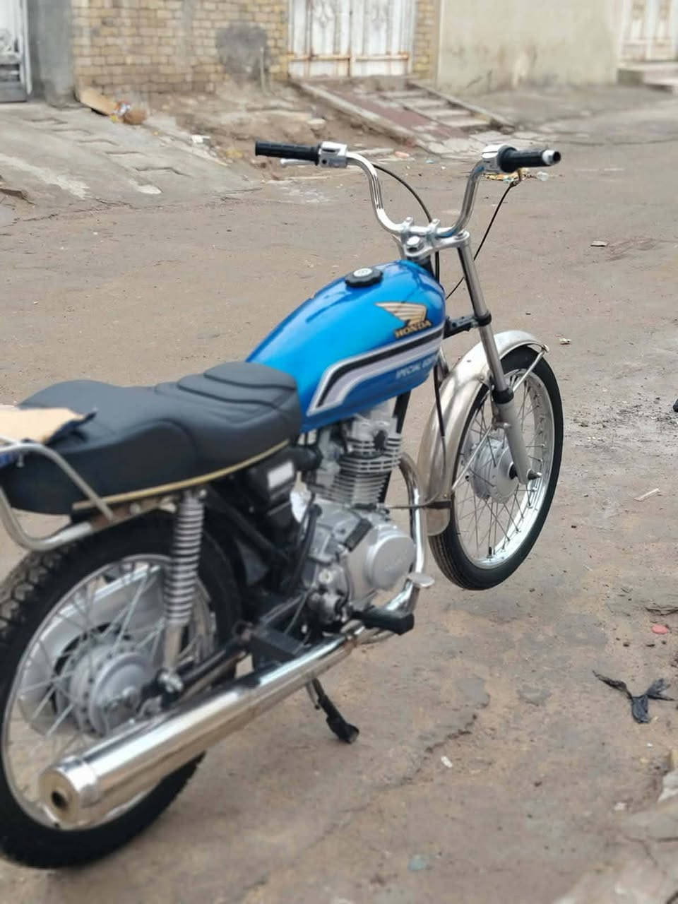 سلام عليكم شباب دراجة للبيع دراجة حلوه ونضيفه مكاني عماره ب700وبيه مجال خاص مفتوح رقم ***********وشراي بخدمته
