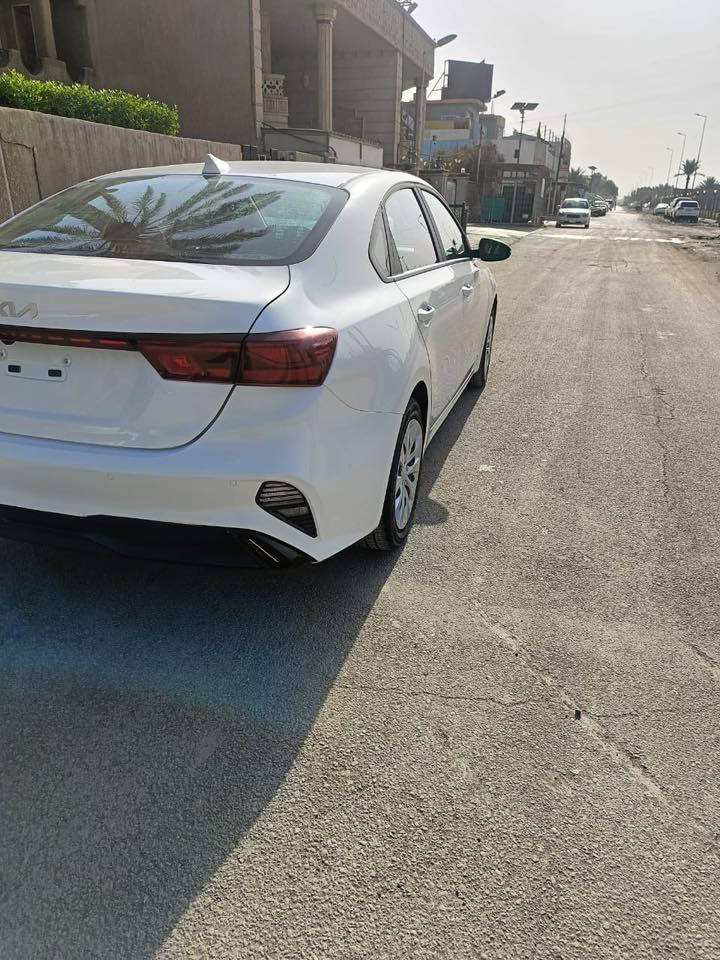 السلام عليكم
سيراتو 2024 السيارة مكفولة المحرك 2000 موصفات نص السيارة ماشية 9000الف تبريد قطعتين حساسات امامية خلفية الداخل اسود رقم بغداد انكليزي 
السعر 165 ورقة وبيه مجال 
العنوان بغداد الشعب 
رقم ***********
