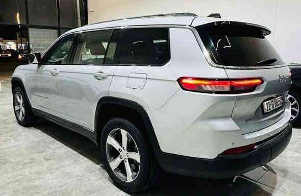 جيب 2021 للبيع 
مواصفات limited 4x4 
السيارة ماشية 60 الف ميل 
ضررها خفيفي بدون ايرباك  
السونار مرفق بالصور 
داخل جلد 7 راكب كشنات منفصل vip 
كير محرك كهربائيات بشرط 
السعر 310 وبيها مجال بسيط
مكان سيارة موصل 
متواجد على الفيسبوك 
او اتصل ***********
