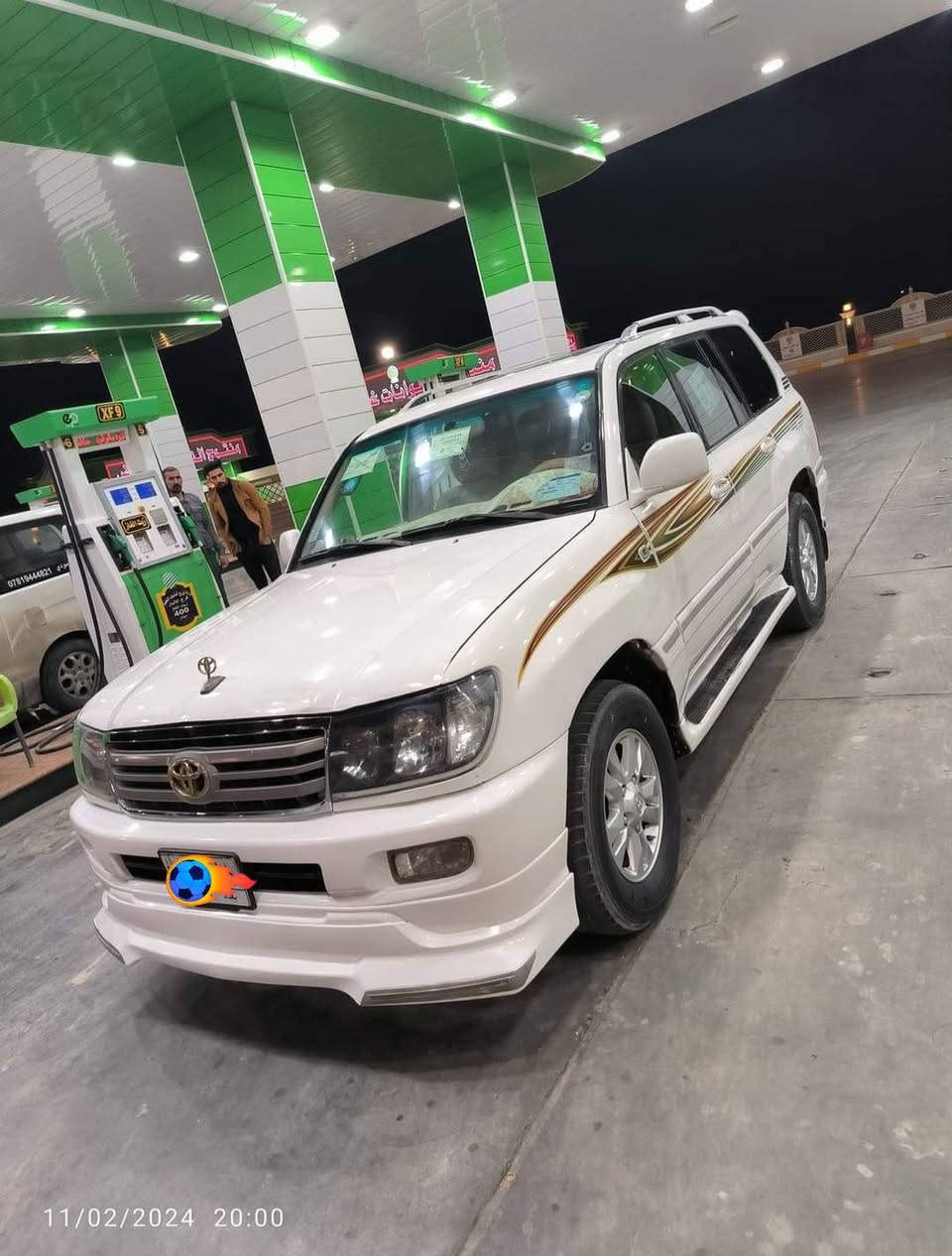 السلام عليكم للبيع لادنكروزر 2002
السعر 160 وبيه مجال فول موصفات محرك 6 محرك وكير مكفولات حداديه جديده تخم تاير  3قطع تبريد دواخل جلد وبيه 3قطع  دبل تانكي فور ويل رقم السياره بغداد انكليزي  وثلاجه وفتحه ومنضومه غاز 80 انسه شي اسمه بانزين منضومه زنون كامله   مكان السيارة  كربلاء 
رقم الهاتف ***********
