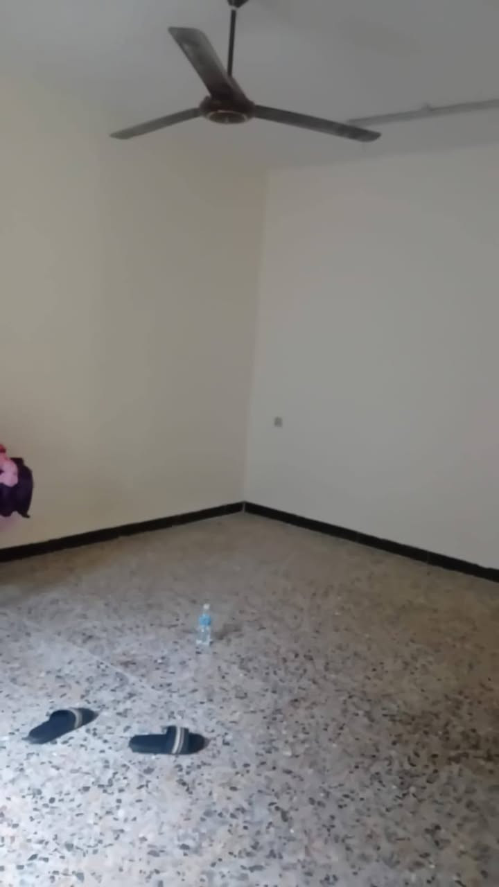 السلام عليكم للبيع بيت
مساحه ١٢٠ واجهة ١٢ مسلح 
مكانه كريعات بضهر الوقف 
البيت نضيف وفارغ 
خدمات كامله 
جاهز للسكن ٣٧وبي مجال
الاستفسار 
***********
