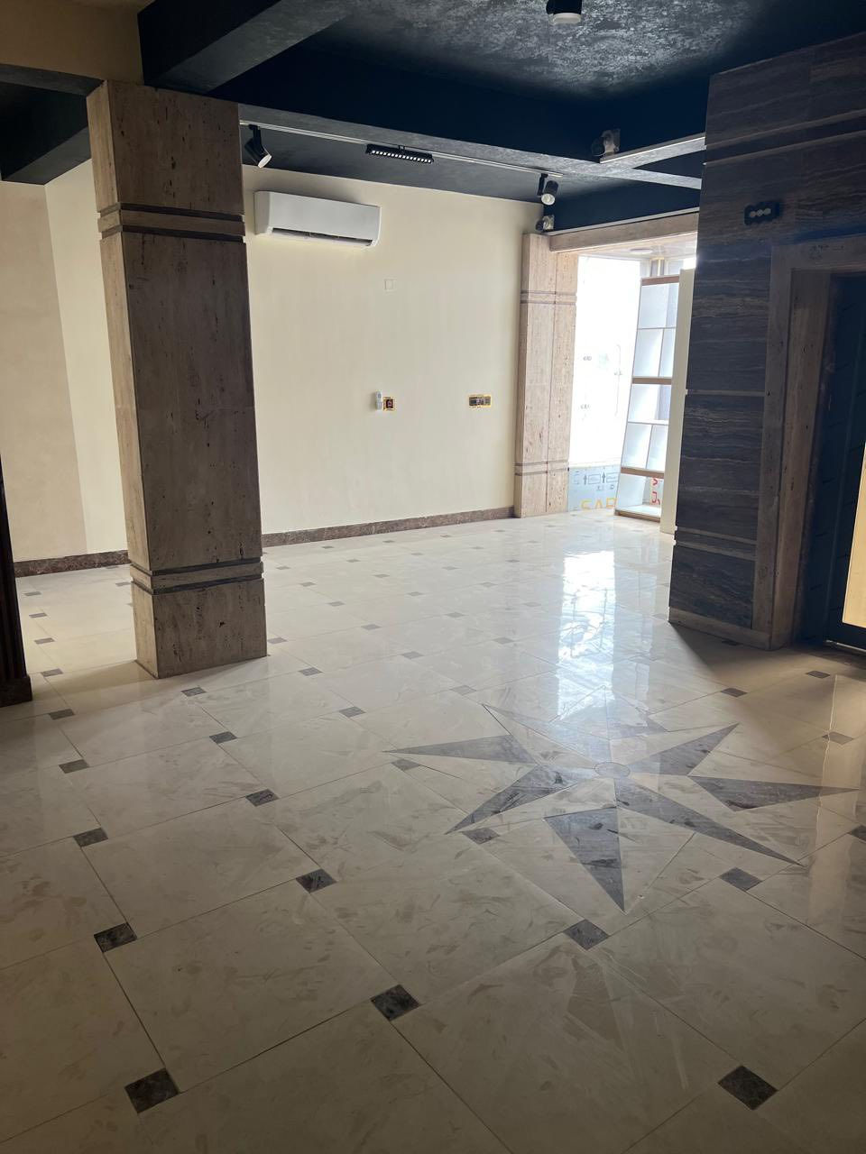 للبيع – بناية تجارية
📍 الدورة – كرارة – حي دجلة (نزلة مجسر الرابط بين آسيا ودجلة)

أبرز الميزات:
• 4 طوابق مفتوحة – مساحة 100م² لكل طابق – واجهة 10م
• تشجير 200م + نافورة ضوئية كبيرة + إنارة عواميد ليزرية
• مصعد بانوراما + كاميرات كاملة + أبواب كهربائية + شاشة عرض كبيرة
• تكييف سبليت إنفيرتر في كل الطوابق + مطافئ حريق
• أرضيات مرمر + صبغ جوتن + ديكورات سقوف
• طابق كامل جاهز للملابس والكوزمتك (خشب + رفوف ومدرجات)
• رفوف كاملة بكل الطوابق (كرزات + بقوليات خشب مطعم بالزجاج)
• صحيات ومخزن بكل طابق + سطح متكامل (مطبخ + صحي + منام عمال)
• مساحة خارجية صالحة لمأكولات ومرطبات

للاستفسار ***********
