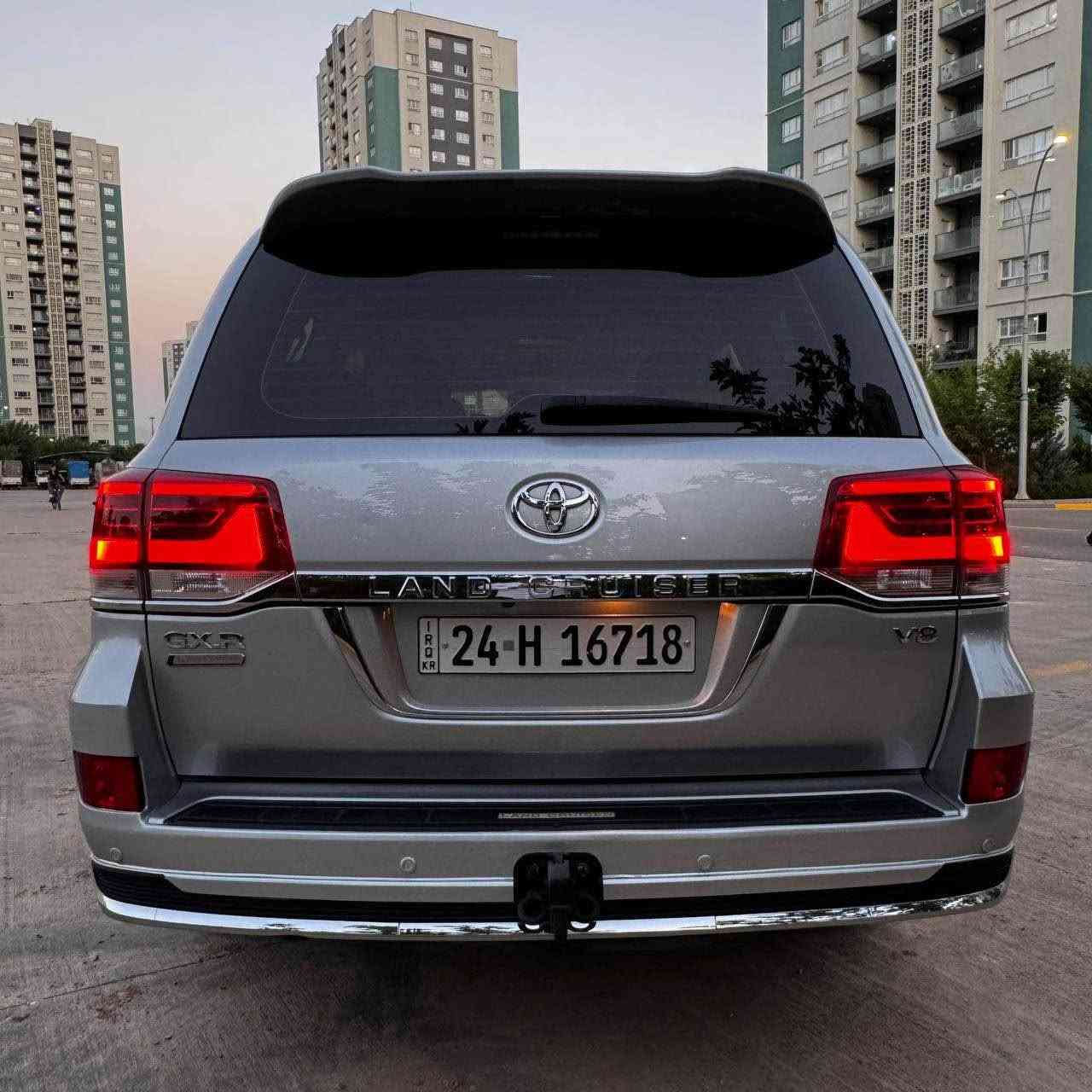 Land Cruiser 2017  V8  GX.R 
مودیل 2017  
8 سلندر 4600
فول مواصفات GX.R معروفە (کشنات جلد و کهربائ - لایت لید و زینون - بصمە و تشغیل عن بعد - 8 ایرباک - ثلاجە - شحن موبایل - 3 شاشات بلادی - سلاید و بعد بیلا هوایە مواصفات 
———————————————————————————————
مکفول کفالە عامە بدون صبغ  - بدون رصعات - بدون شخط حتی الرمل مابیها بس بیها بارد کلش صغیر و میبین لوککککک

———————————————————————————————

ماشی 140 الف کم حقیقی 
سنویە جدیدە و بسمی تحقیل و الوکالە حاظر نفس الیوم 
تایرات دانلوب اصلی و جدیدە و مسویلها سیرفس کامل 
———————————————————————————————
سعر بلاششششش جو سوک 398 ورقە و مجال کلش بسیط
مکان سلیمانییە 
تلفون *********** السليمانية, العراق
