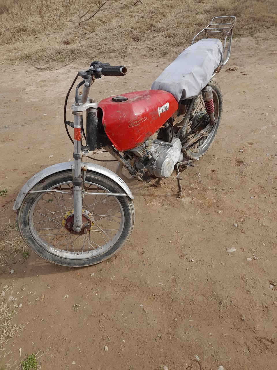 السلام عليكم موطور للبيع شغال كامل السعر ٨٥ وبي مجال المكان القياره قريه اجحله للتواصل  ***********
