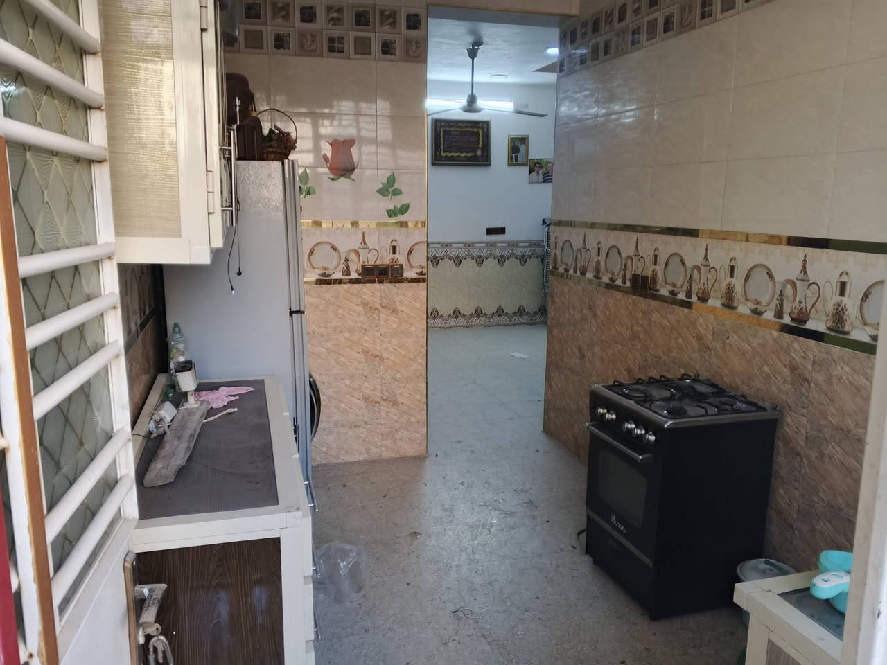 سلام عليكم بيت للبيع طابو زراعي سند 25 الرئاسه شارع عشرين شارع الساده خامس فرع ع اليمنه البيت كامل مابي نقص 100 متر واحهة 6.5 ونزال 16 استقبال ومطبخ بالوجه مو طولانيه المرغوبه والمنطقه كلها هيج مقسمه مشموله بالتطويب ومرقمه من الدوله طابق واحد مطبخ واستقبال وصاله چبيرة وصحيات وغرفه ع عرض البيت بالاخير رقمي هذا للااستفسار اكثر *********** سعر البيت 85 وبي مجال انشالله كل التفاصيل مذكورة رقمي مابي واتساب اكرر مابي واتساب مراسه ع الخاص او الاتصال ع الرقم
