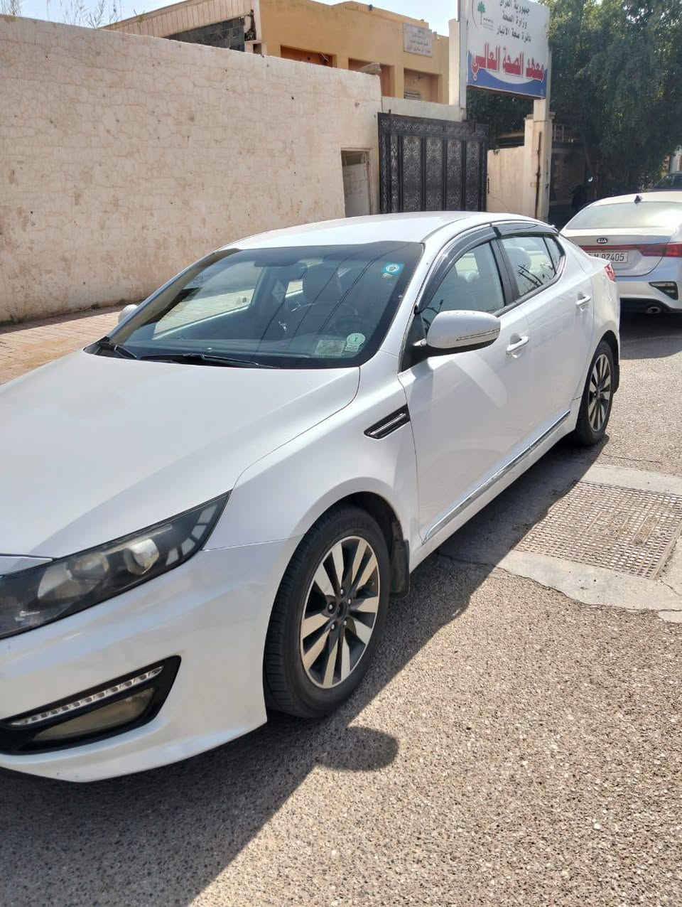 سلام عليكم اوبتما موديل 2013  خليجي كير ومحرك وحداديه كفاله تخم تاير كهربايات شغاله والسيارة ما ناقصها شي فقط صبغ جاملغ خلفي ومبين بالصور فقط بدون دواخل بدون ايرباك رقم بغداد سنوية جديدة
السعر 140 وبيها مجال 
مكان السيارة الانبار 
متوفر بيع او مراوس بموديل احدث
الاتصال رقم ***********
جديده بمعنى الكلمه متصرف عليها لو ربع
مامتوفر بلخاص
