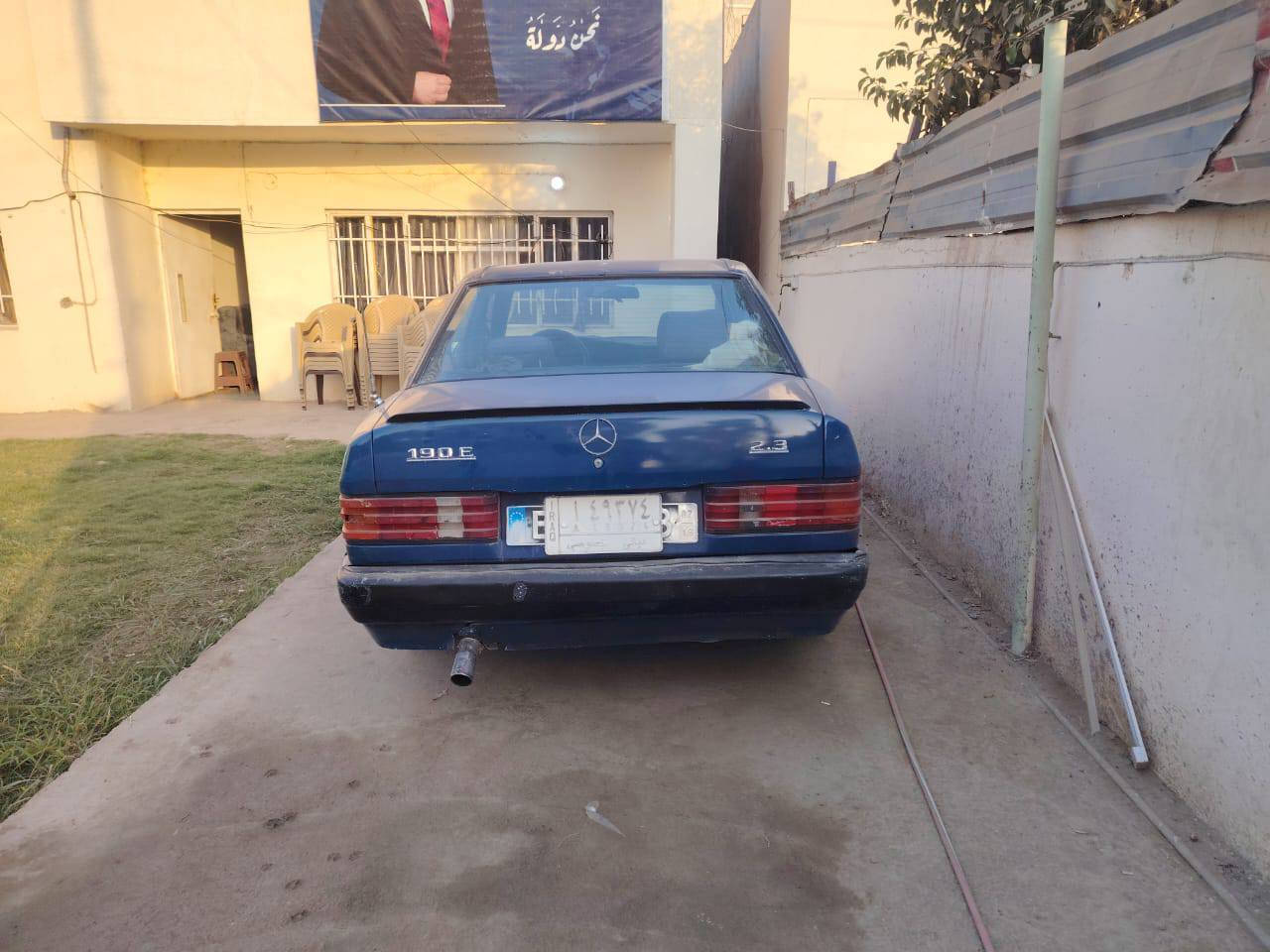 سلام عليكم
مرسيدس 190
موديل 88
سعر 40/بيها مجال 
كير ومحرك بطه سياره بيه صبغ حزام بدون ضربه 
محركه القديم مع الكير موجودات 
للاتصال ***********
