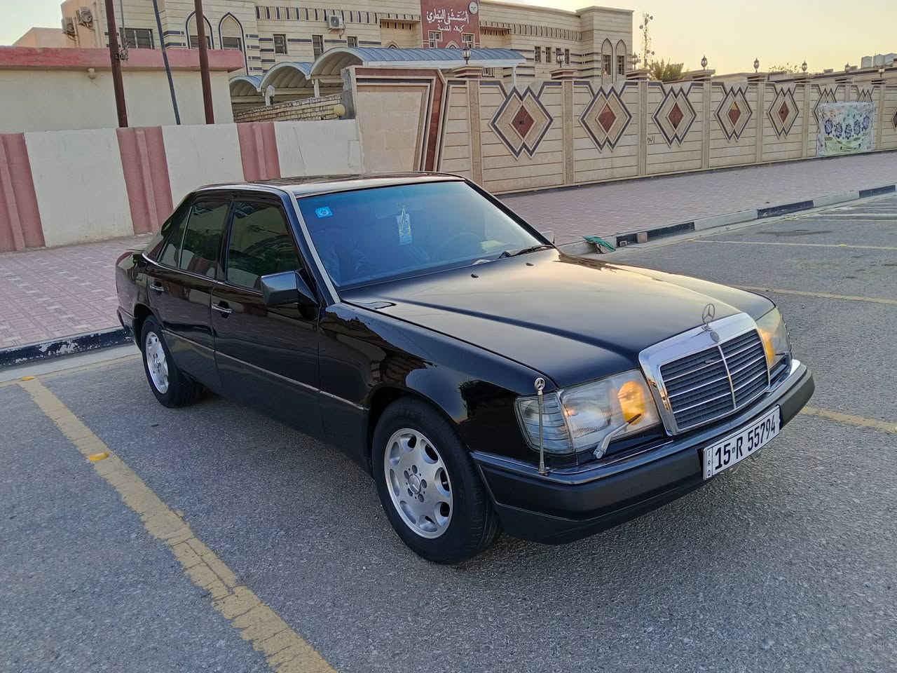 سلام عليكم مارسدس دب للبيع حجم 300  موديل 91 رقم انبار انكليزي تحويل مباشر سنويه لل2030 محرك وكير ففتي 2500 جدد مكفولات حداديه خلفيه واماميه جديده نفض تخم تاير جديد ويل كروم تبريد شغال ثلج داخل جديد كهربائيات كله شغاله سيارة جاهزه ونفس الصور شخط مابيه مصبوغه جماليه السعر 59 وبيه مجال قليل مكاني كربلاء للاتصال ***********
