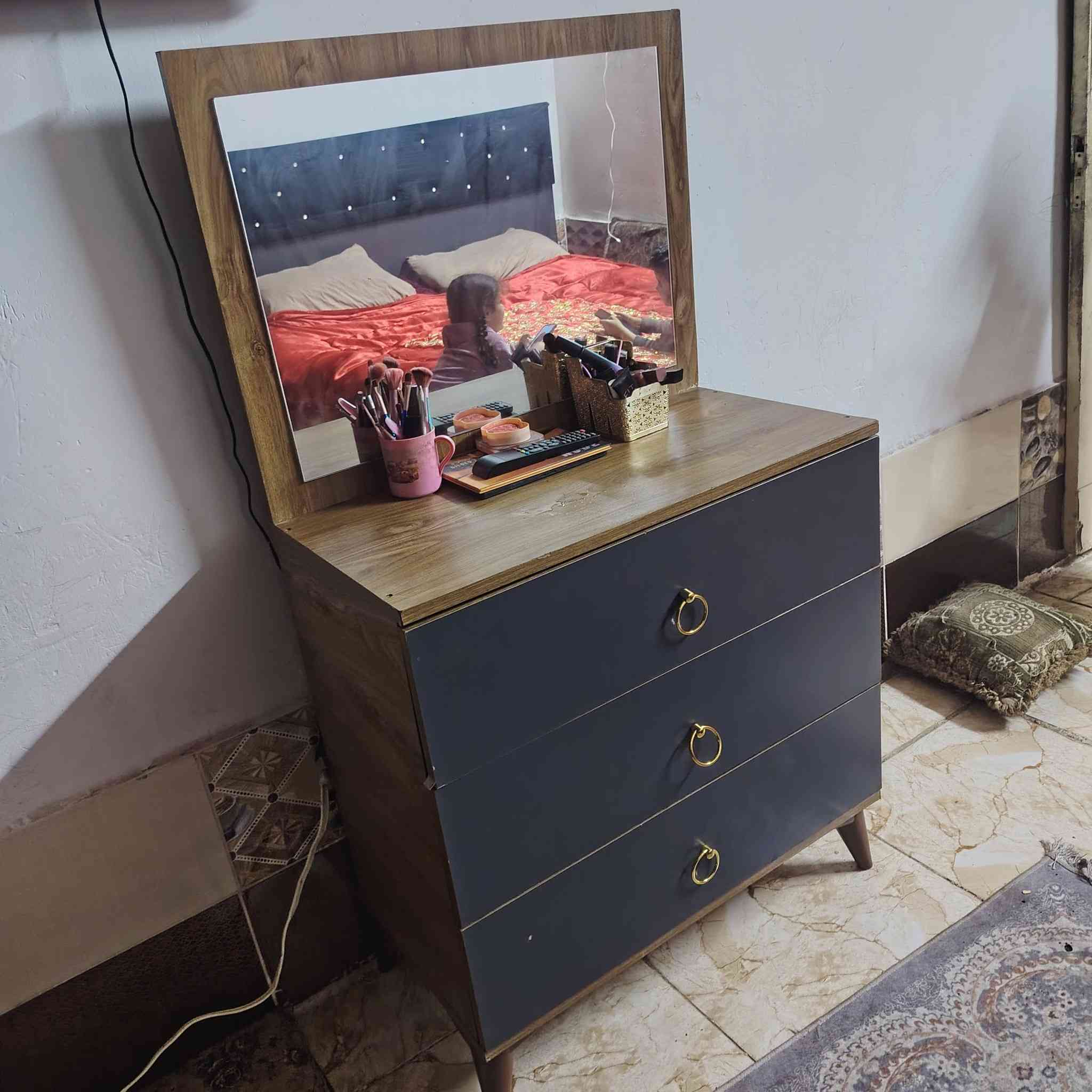 غرفة نوم للبيع جديده خمس قطع 350الرقم ***********
