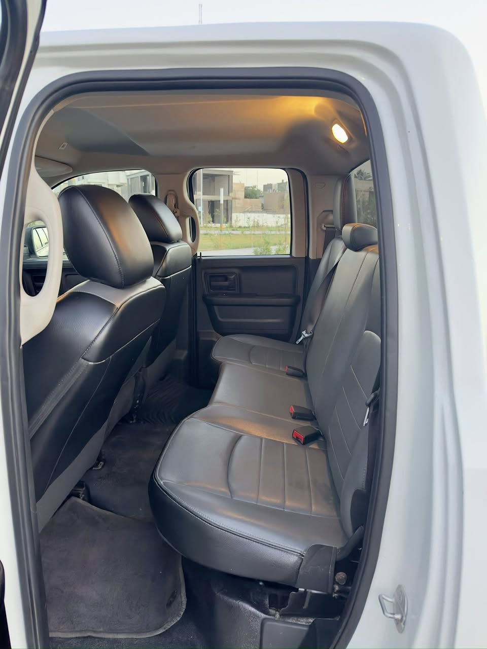 سلام عليكم دوج رام مديل21 ماشيه50 سياره وارد امريكي ضربتها جاملغ وبنيد سياره جاهزه كير مكينه اكسل حداديه طخم تاير مكان السياره بصره الجبيله ***********
