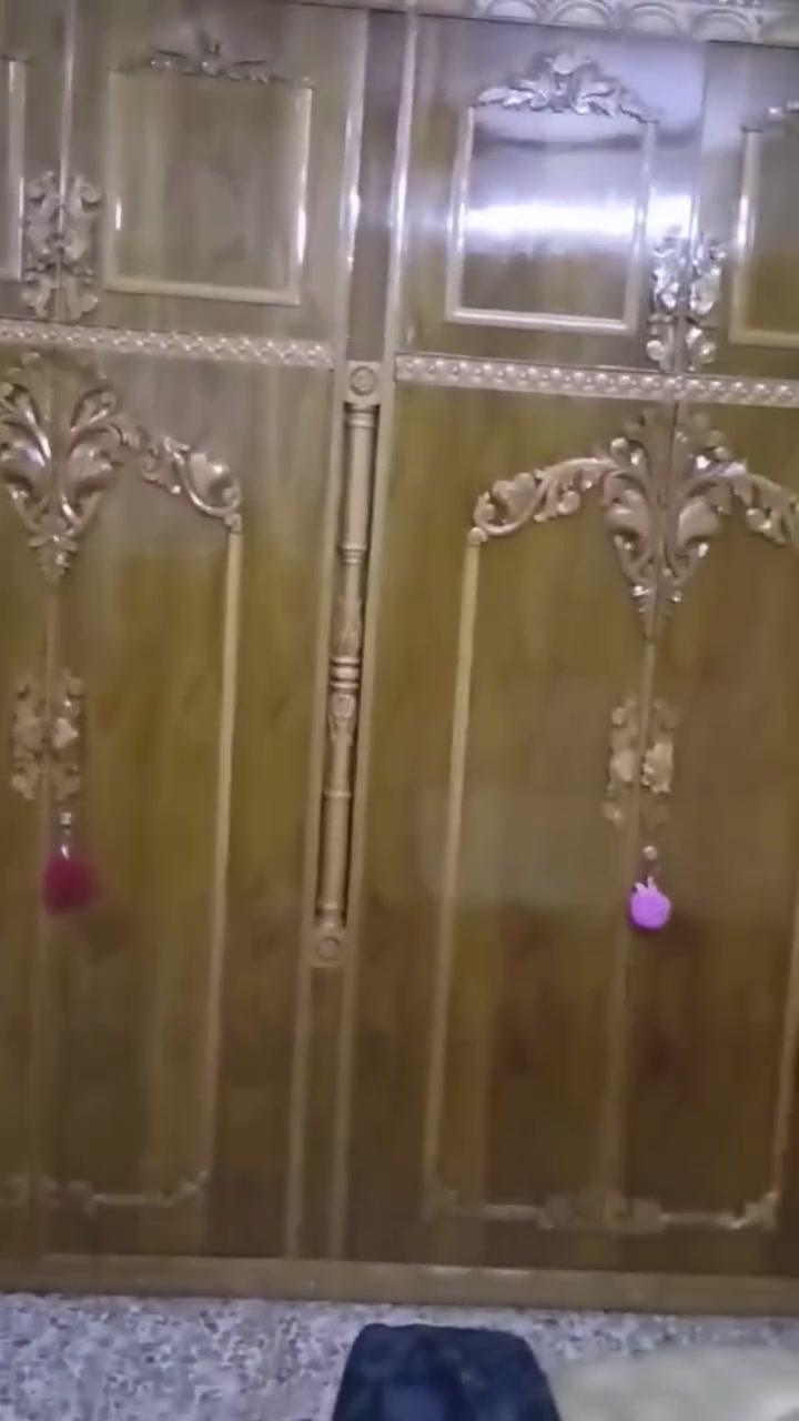 السلام عليكم 
غرفة خشاب للبيع شغل عراقي خشب 5ملم استخدام شهر واحد استفسار اكثر اتصال او خاص ***********بي واتساب
