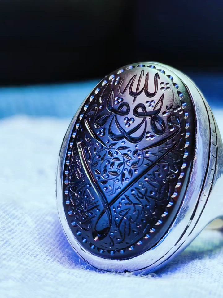 عقيق يماني اسود نقش مراد امضاء مراد صياغة البحرين الثقيلة منقوش السورة الكريمة (الله لا اله الا هو له الحمد في الاولى والآخرة وله الحكم واليه ترجعون) صدق الله العلي العظيم


**إذا كنت صاحب هذا الإعلان وتريد حذفه لأي سبب، رجاءا أرسل رسالة إلى الدعم الفني**