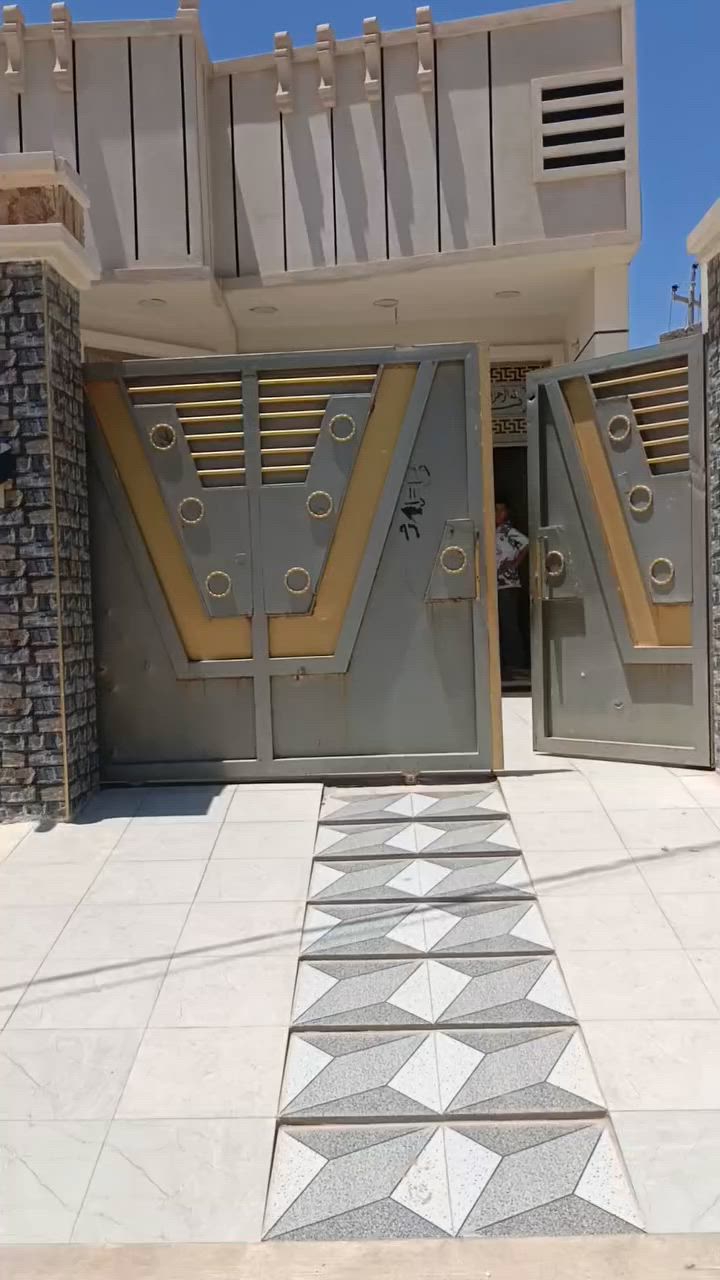مشتمل البيع قرية المختار قرب جامع الخناجره كامل من كلشي مساحة ١٦٠متر بناء طابوك السعر ٥٥وبيه مجال الاتصال ***********
