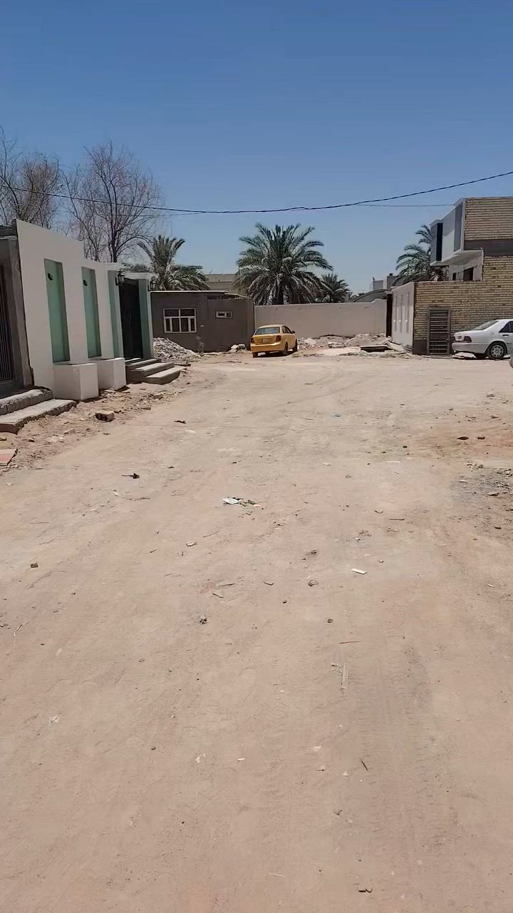 السلام عليكم دار المساحه 400 متر الوجه 16 والنزال 25 يحتوي على 3 غرف ومطبخ حار ومطبخ بارد وصاله واستقبال وكراج سياره ويحتوي على 3 صحيات 
العنوان حي نيسان شارع الشيوخ 
السعر 160، غير متواجد عالفيس ***********
