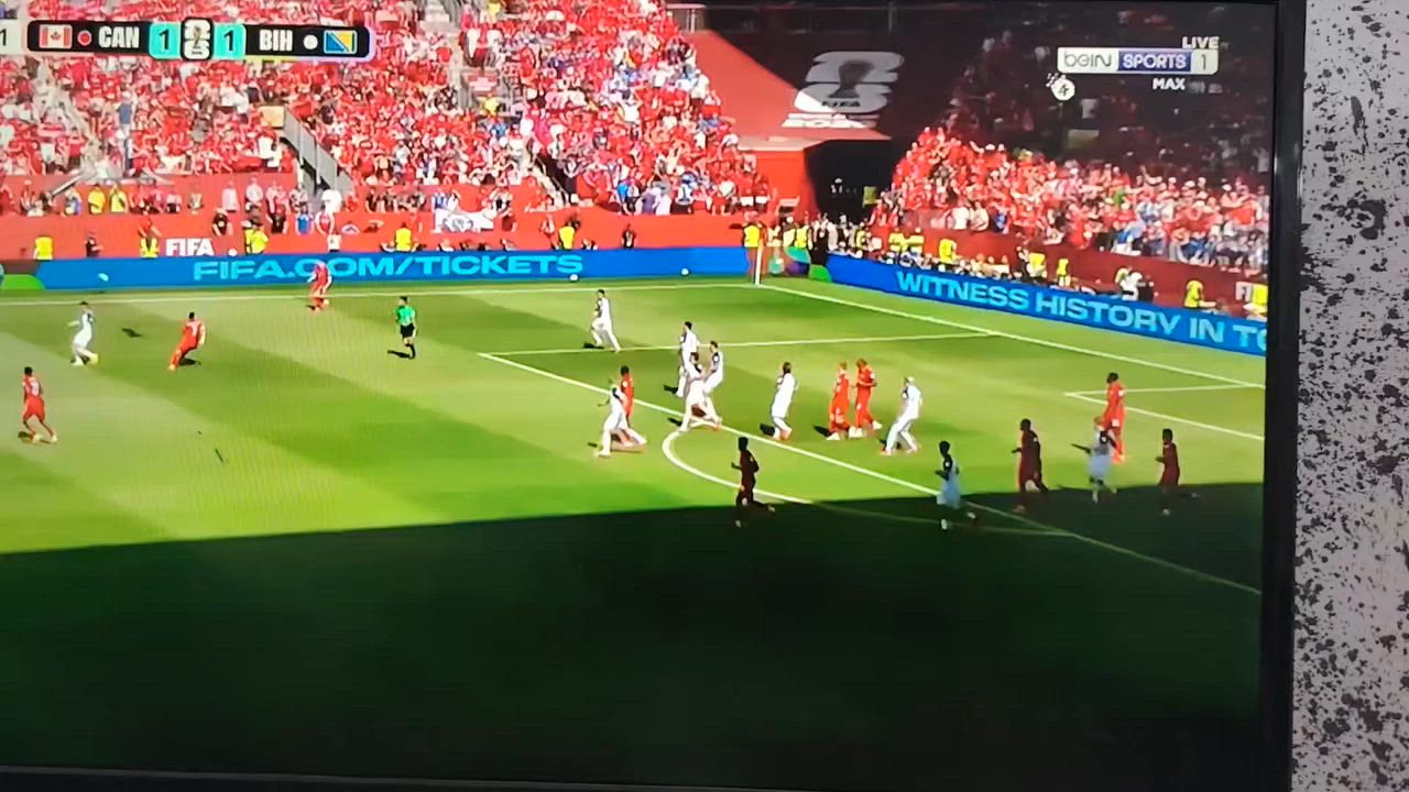 السلام عليكم جهاز سي بوكس مع اشتراك ١٢ شهر يفتح جميع قنوات (بين سبورت)  قنوات كاس العالم وتشاهد لعبات المنتخب العراقي شوفها بدون تقطيع واعلان وجميع الاقمار و١٠ الف فيلم ومسلسل وجميع القنوات العراقية من ضمنها قنوات  (شاهد ورابعة) مع واير نت ب٥٥ الف بدون واير نت ب٥٠ الف والتوصيل مجاني لكل العراق للحجز *********** وتساب
