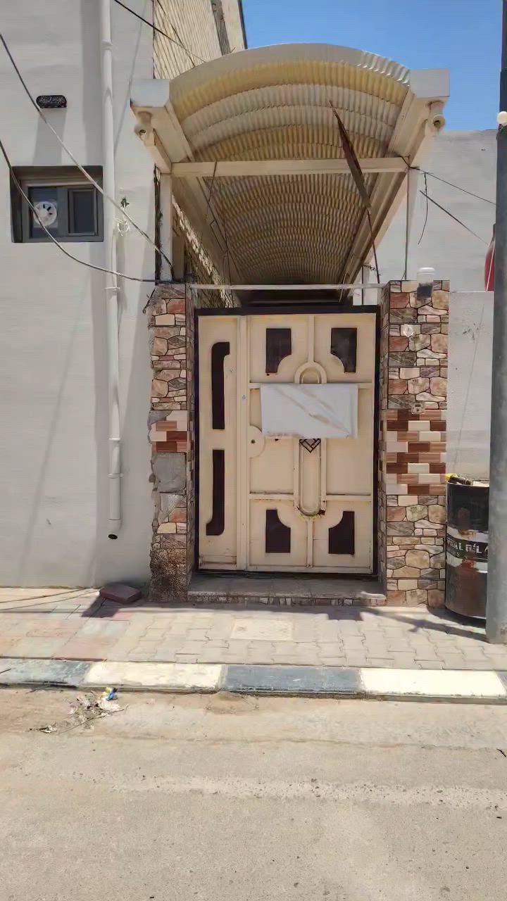 #بيت_للبيع بالنجف حي السلام خلف شارع سلام غري موقع ممتاز يتوفر بي كل الخدمات متوفرة بي
مساحته ١٠٠ متر مربع لكن مدخله مترين
طابق ونص بي غرفتين ومطبخ وصالة و استقبال وطارمة
اساس صب وسقف عكادة وبناء طابوگ
بيت نظيف وجاهز للسكن
سعره مناسب جداً سعر ٥٠ متر بحي السلام وشنو افضل تاخذ ٥٠متر لو ١٠٠متر
السعر ب١٣٠ بي مجال

للاستفسار
***********
