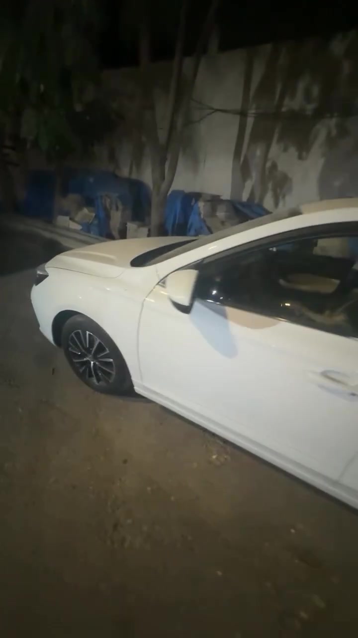 السلام عليكم MG5 بلس النص مواصفات استخدام شخصي ونظيفة من الداخل السياره بيه حادث من الخلف موضح بالصوره ومصلحه السياره نضيفه ومرتبه بس بعد قدر وصار واكو رصعه بالبنيد من كدام هم
 
حساسات أمامية وخلفية
مثبت سرعة
مقاعد جلد
مكيف أوتوماتيك
عدادات رقمية
أمامية وخلفية LED إضاءة
أمامي وخلفي USB شاحن
وسائد هوائية متعددة
نظام الثبات الإلكتروني EP
لظام مانع الانزلان P
ظام مراقبة ضغط الإطارات TA
ماشيه السياره 16 الف
السعر 18 مليون قفل السعر 
والشراي خل يتفضل عل واتس 
الرقم ***********

